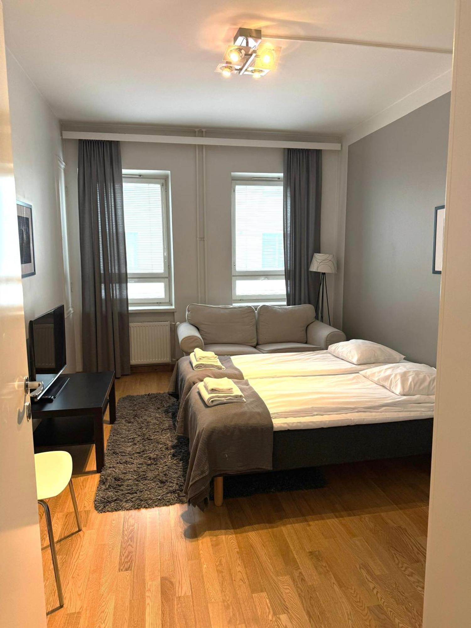 Kotimaailma Apartments Kamppi - 2Br In The City Center With Code Lock Helsínquia Exterior foto
